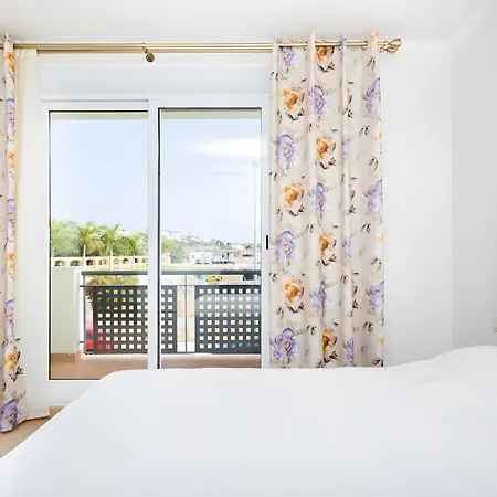Oasis Fanabe Townhouse شقة *